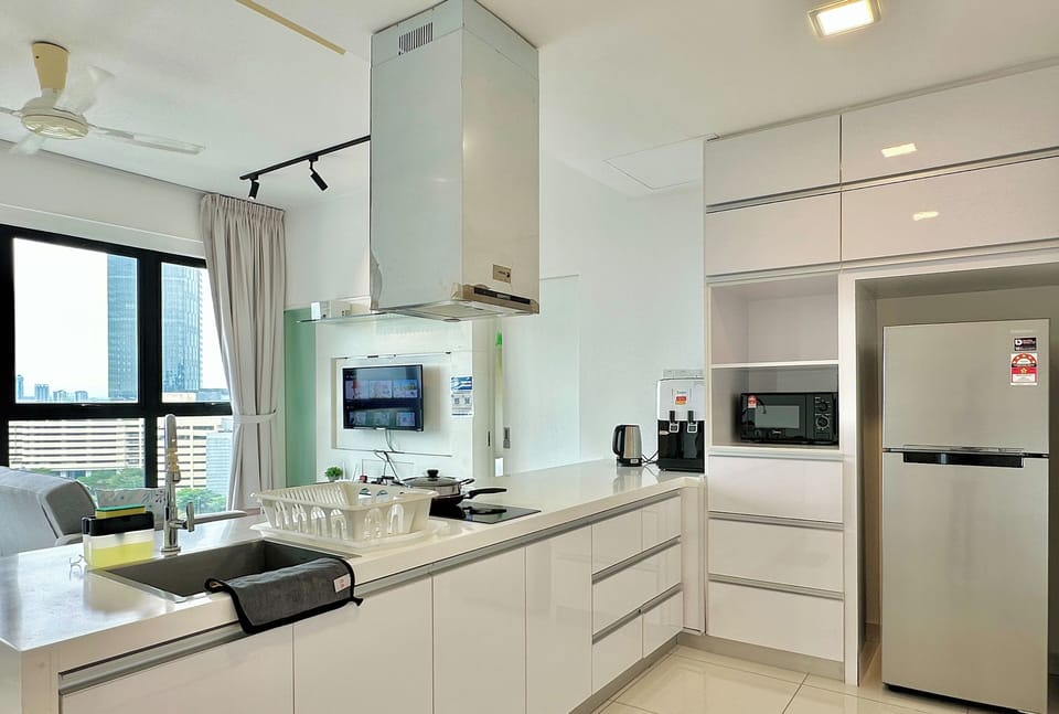 Comfort Apartment, Non Smoking, City View | Private kitchen | Fridge, microwave, stovetop, electric kettle