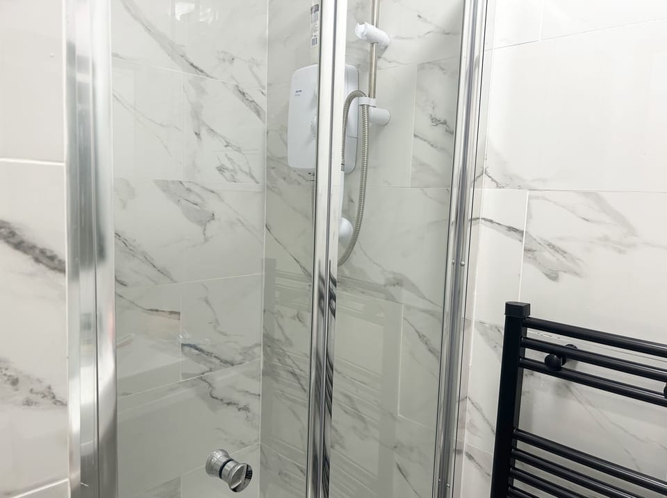 Shower, towels
