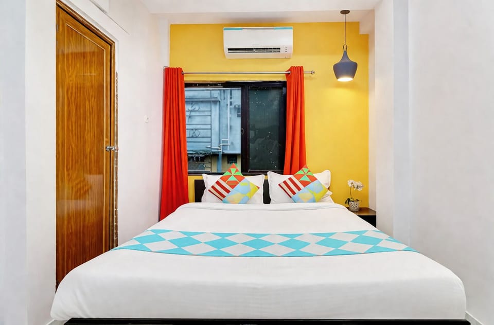 Deluxe Double Room, Air conditioning | Hypo-allergenic bedding, in-room safe, desk, soundproofing