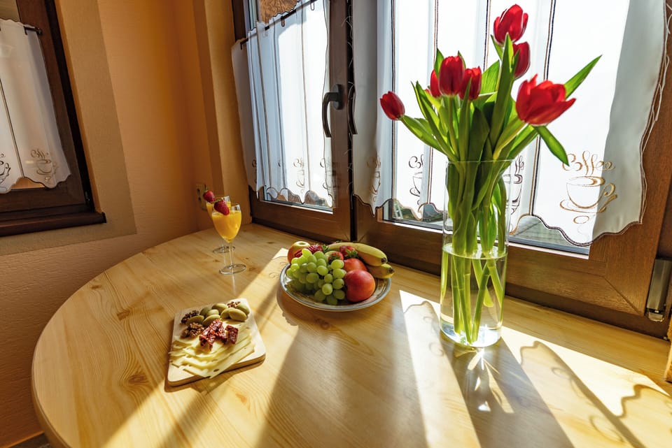 Superior Apartment, Balcony, Courtyard View | Private kitchen | Electric kettle