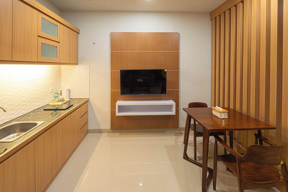 Deluxe Double Room | Desk, free WiFi, bed sheets