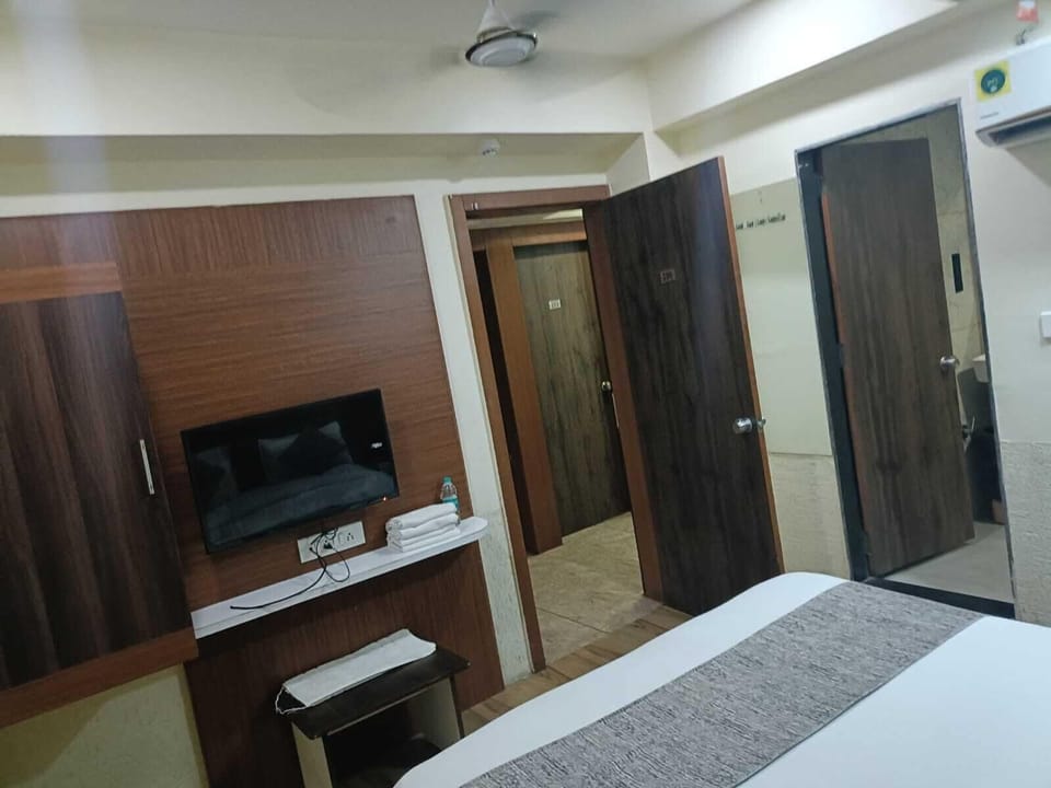 Deluxe Double Room, City View | Egyptian cotton sheets, premium bedding, down comforters