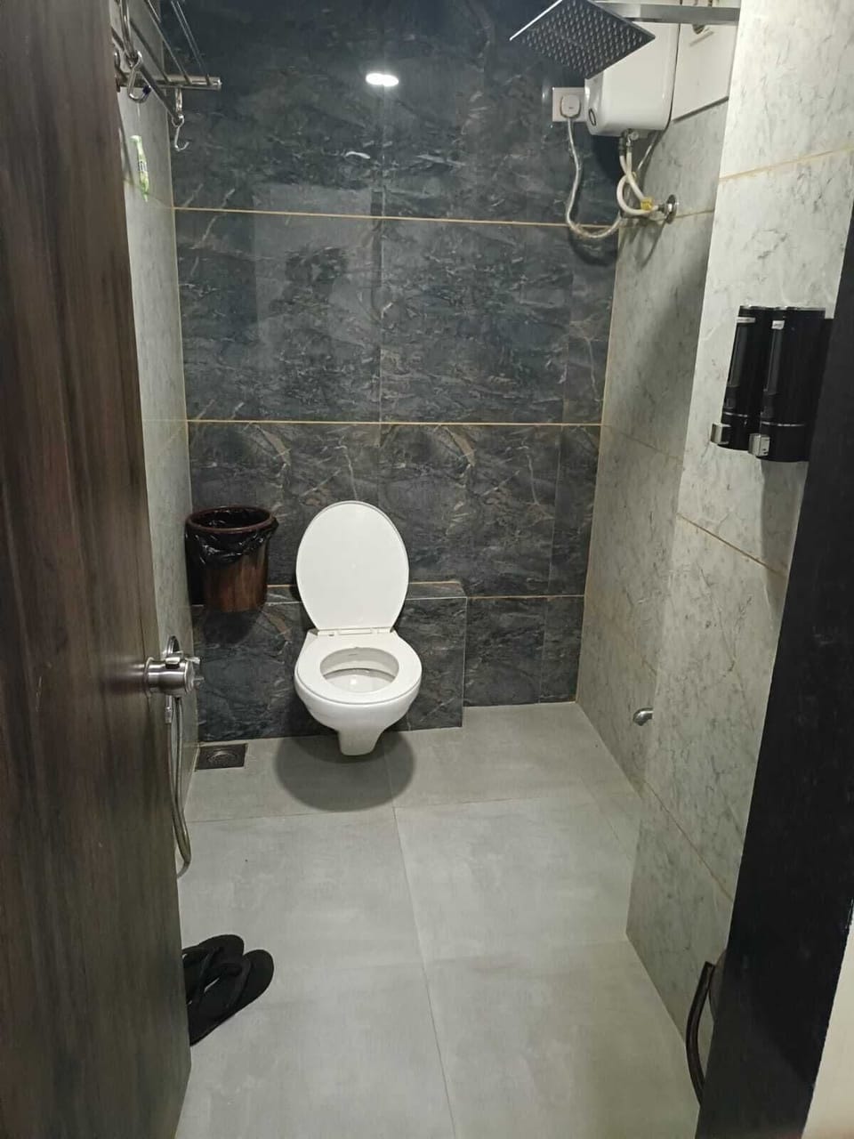 Deluxe Double Room, City View | Bathroom | Free toiletries, slippers, towels, soap