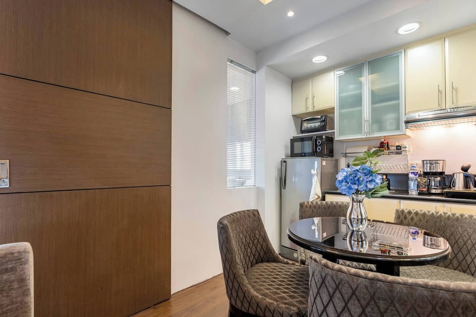 Condo, 1 Bedroom, Accessible, City View | Interior