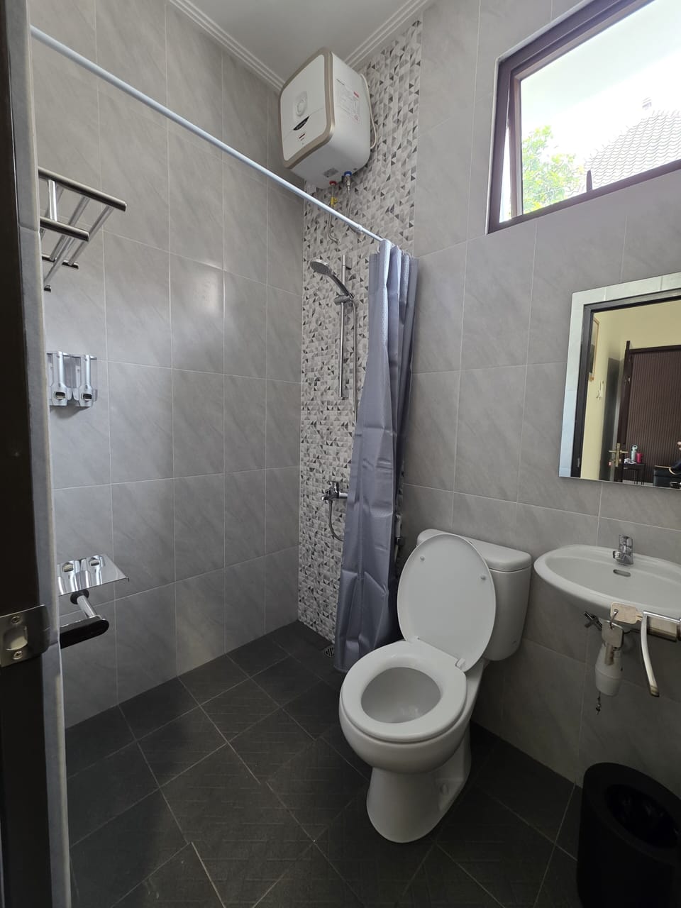Shower, bidet, towels, soap