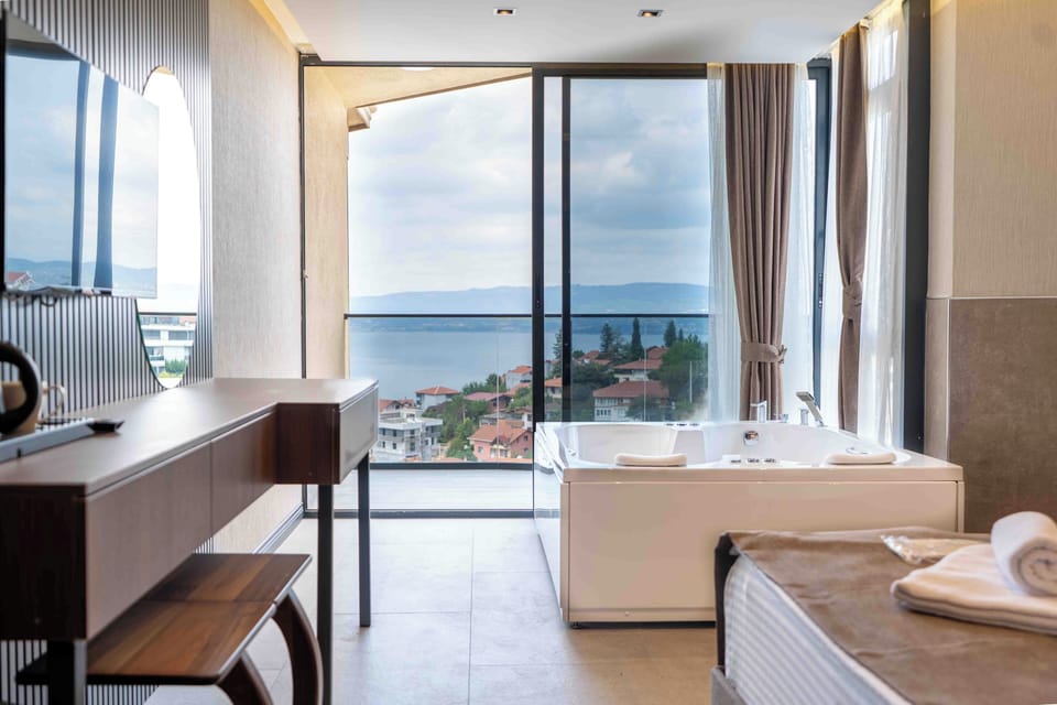 Deluxe Double Room, Balcony, Lake View | Desk, laptop workspace, free WiFi