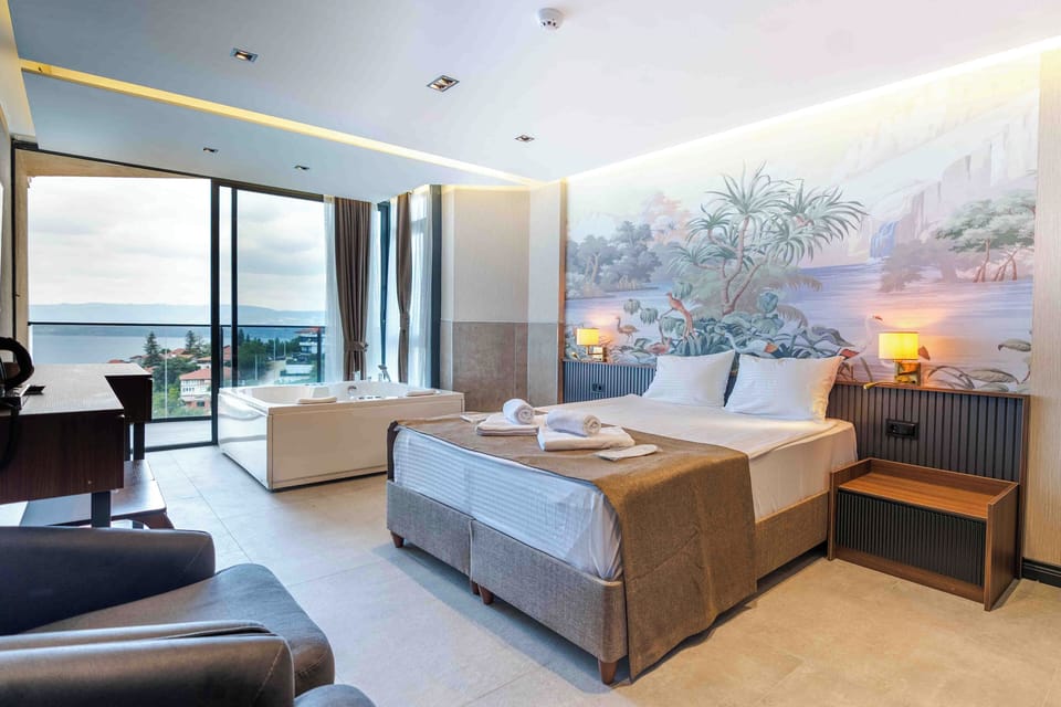 Deluxe Double Room, Balcony, Lake View | Desk, laptop workspace, free WiFi