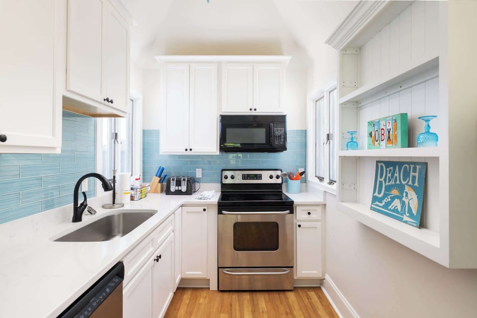 Fully Equipped Kitchen w/ Appliances, Cooking Utensils, Oven, Microwave, Stove, Refrigerator, Dishwasher, Sink and much more
