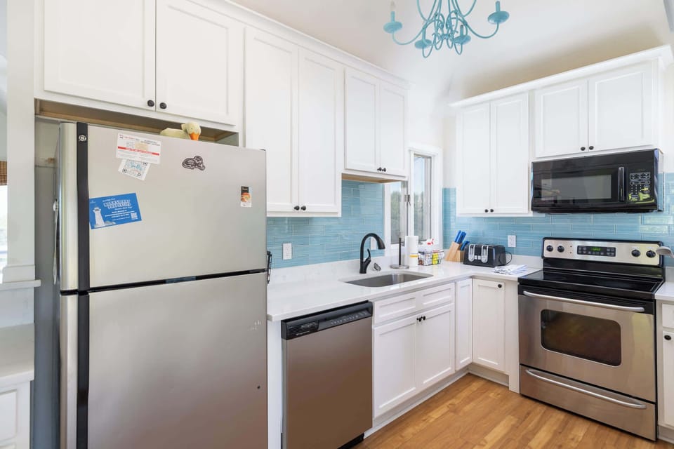 Fully Equipped Kitchen w/ Appliances, Cooking Utensils, Oven, Microwave, Stove, Refrigerator, Dishwasher, Sink and much more