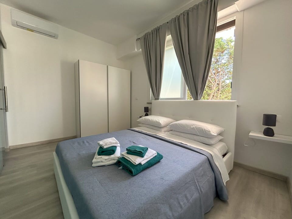 Autumn, Bedroom, Spring, Summer