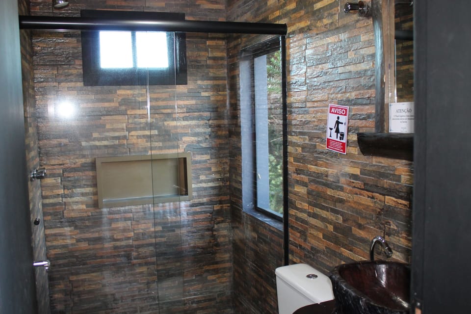 Deluxe Chalet, Patio, Lake View | Bathroom