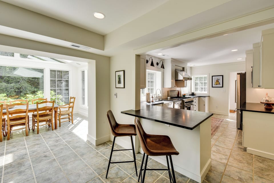 House (6 Bedrooms) | Interior