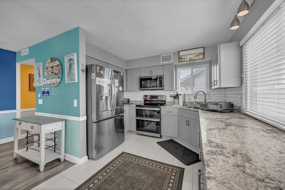 Sunskipper Panoramic Ocean Front – Kitchen