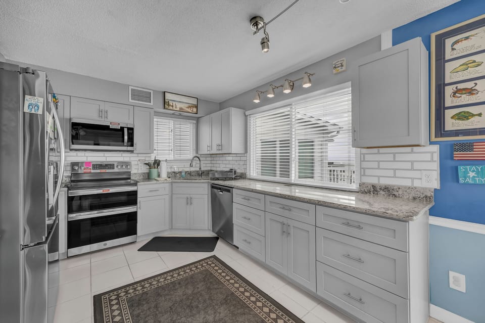 Sunskipper Panoramic Ocean Front – Kitchen