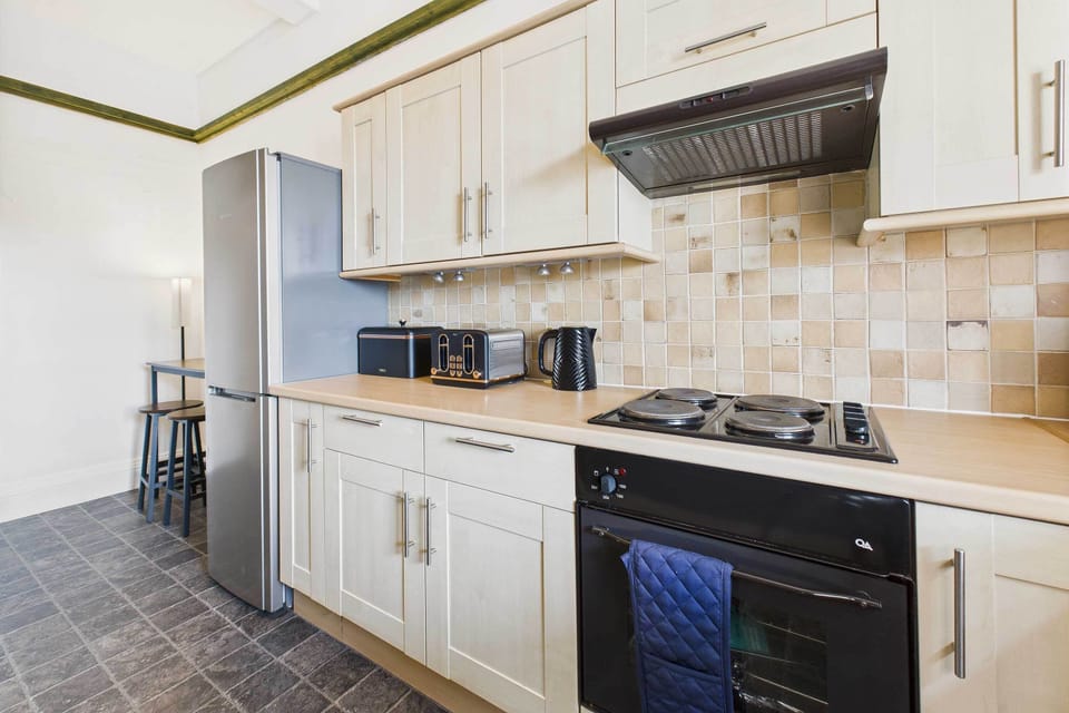 27 Metropole Towers, Whitby - Host & Stay