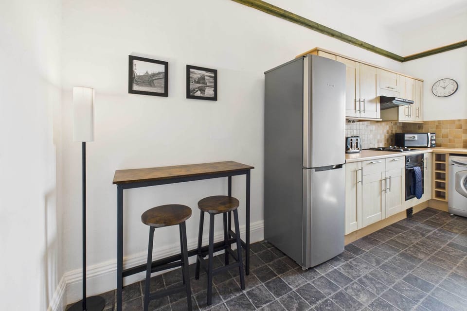 27 Metropole Towers, Whitby - Host & Stay