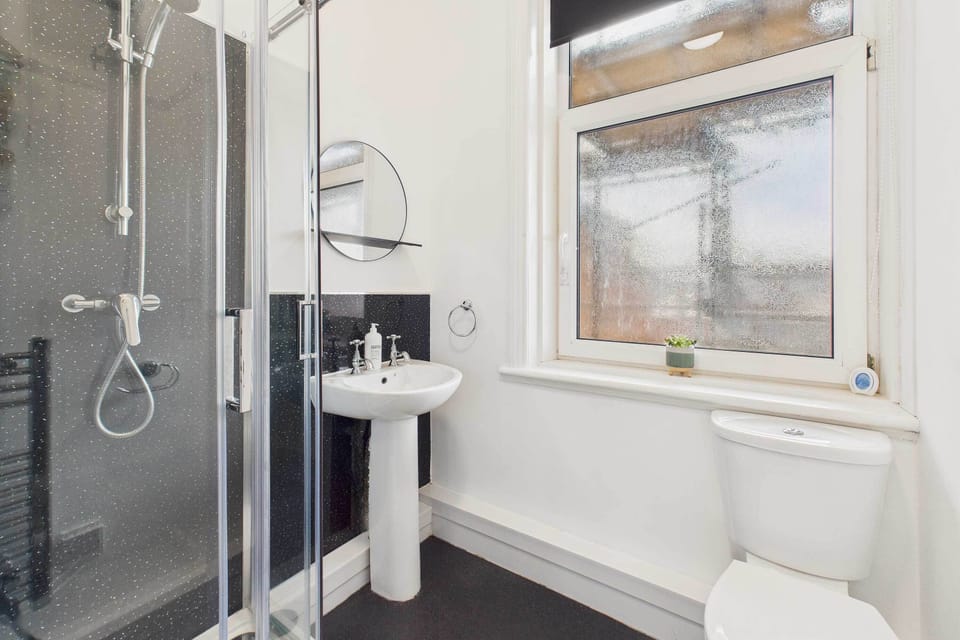 27 Metropole Towers, Whitby - Host & Stay