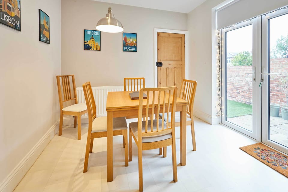 Bristol Avenue, Saltburn-by-the-Sea - Host & Stay