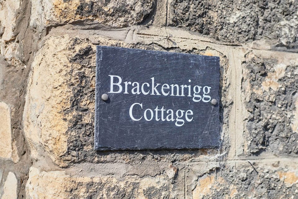 Brackenrigg Cottage, Rothbury - Host & Stay