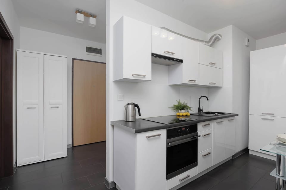 Fully equipped kitchenette.
