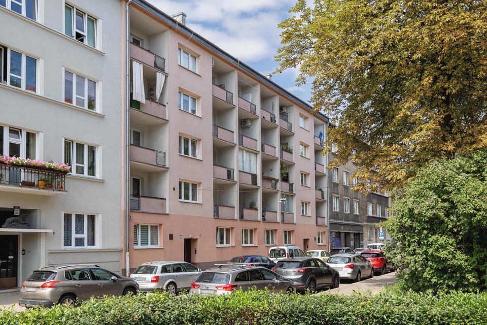 Stay in a well-connected area with excellent public transport links. 