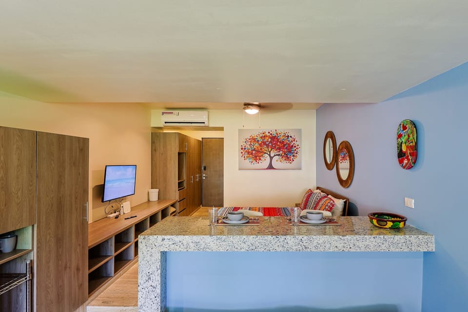 Bright and open studio layout, combining living, sleeping, and kitchen.
