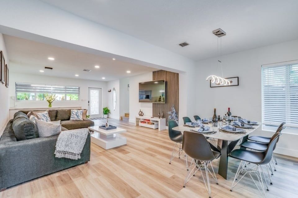 House, 4 Bedrooms | Dining