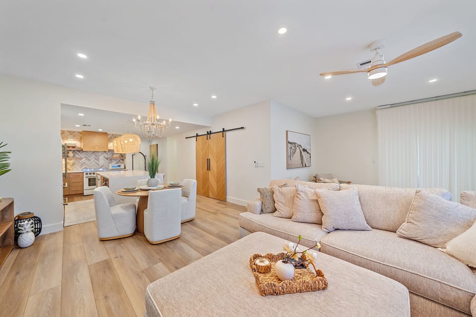 Condo, 2 Bedrooms | Living area | Smart TV
