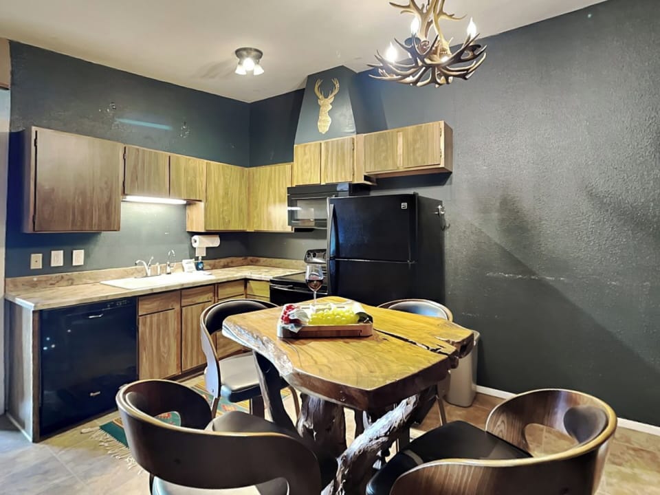 Dining & Kitchen