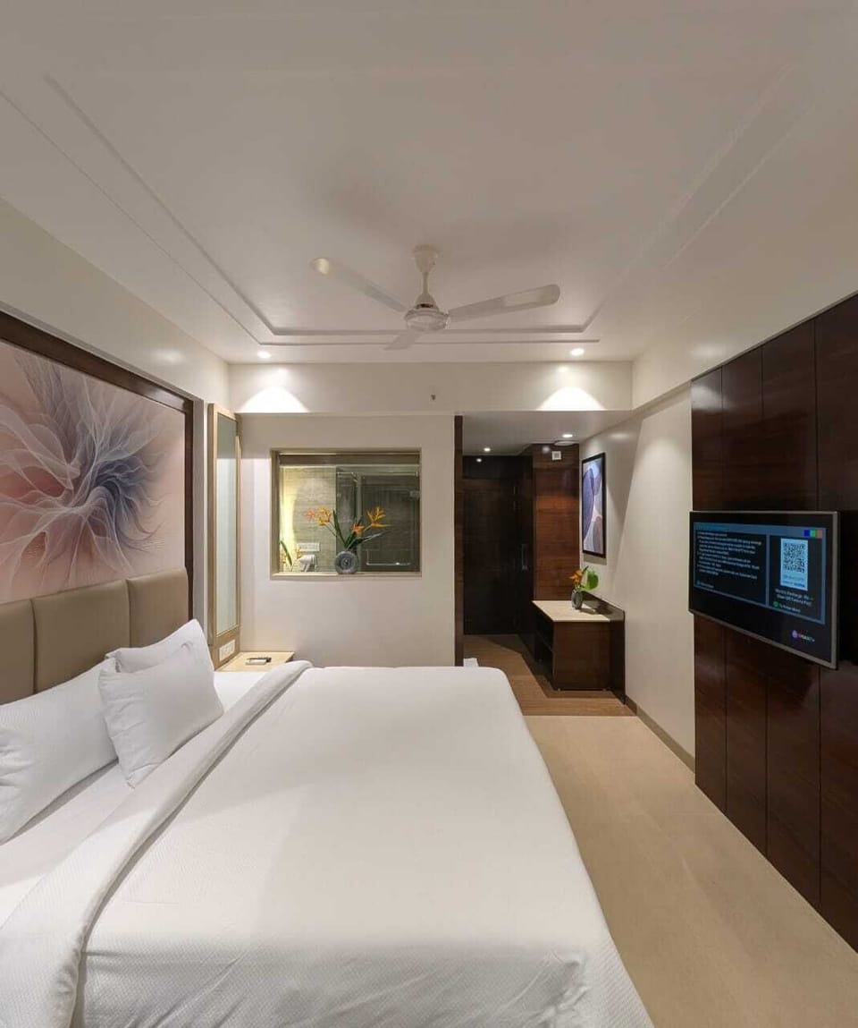 Signature Double Room, 1 Bedroom, Balcony, City View | Extra beds