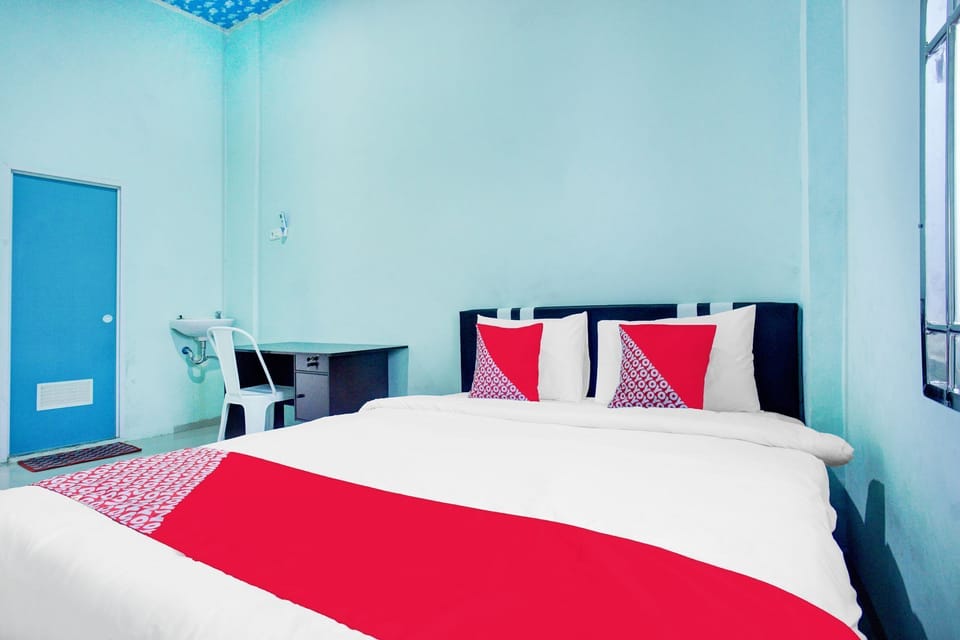 Standard Double Room | Desk, WiFi (free), bed sheets