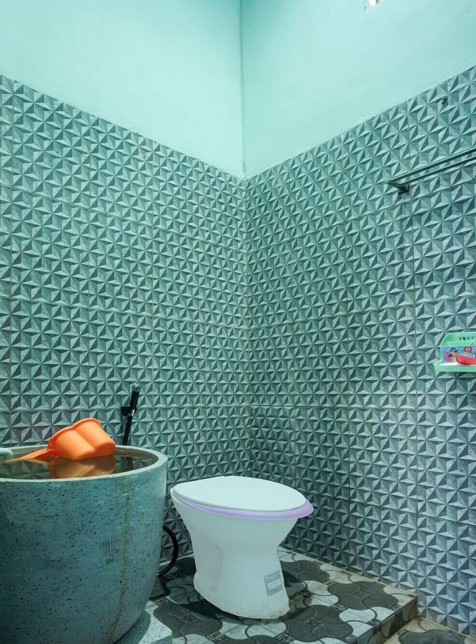 Standard Double Room | Bathroom | Shower, bidet, towels