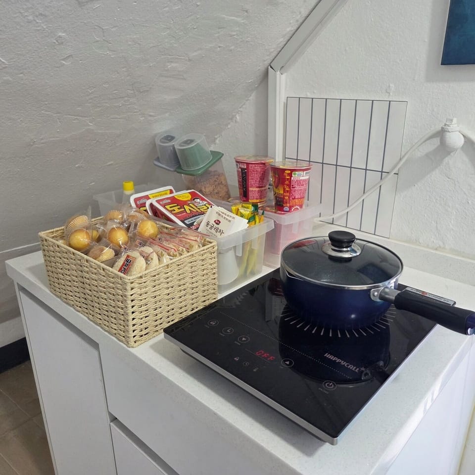 Free daily self-serve breakfast