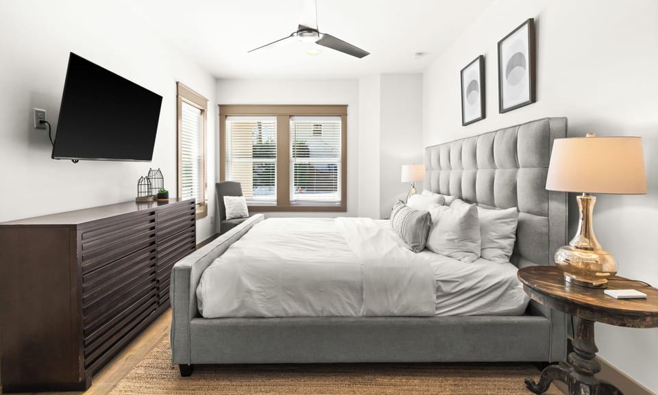 1st Floor King Suite 2