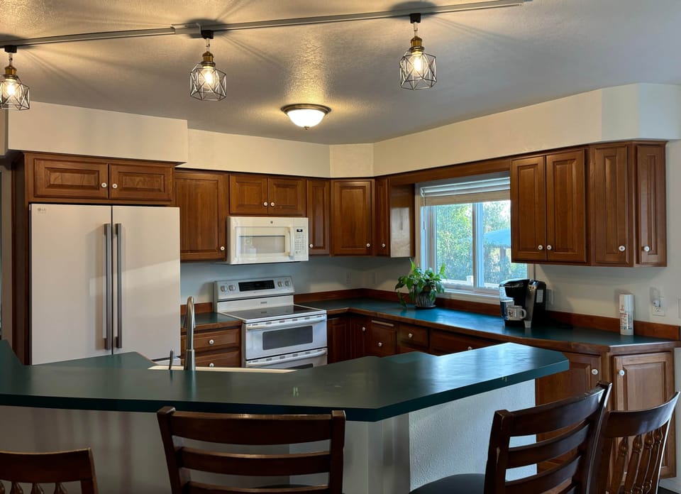 Spacious kitchen | Deluxe vacation home