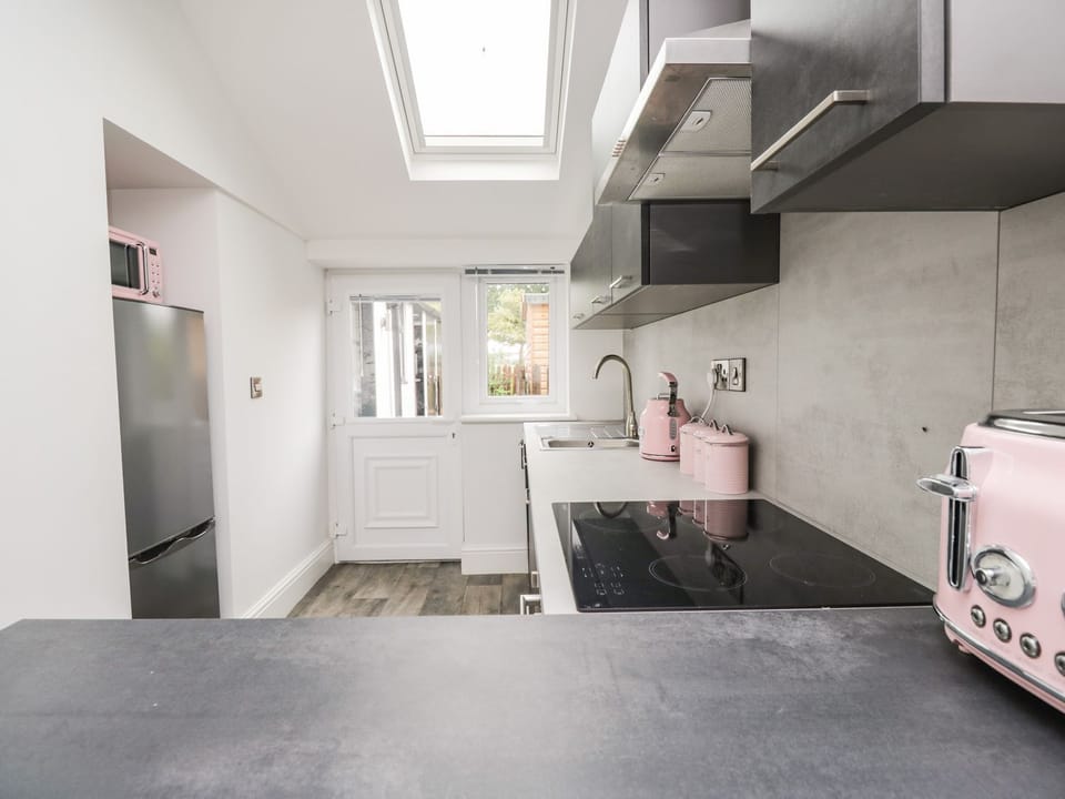 Dishwasher, cookware/dishes/utensils