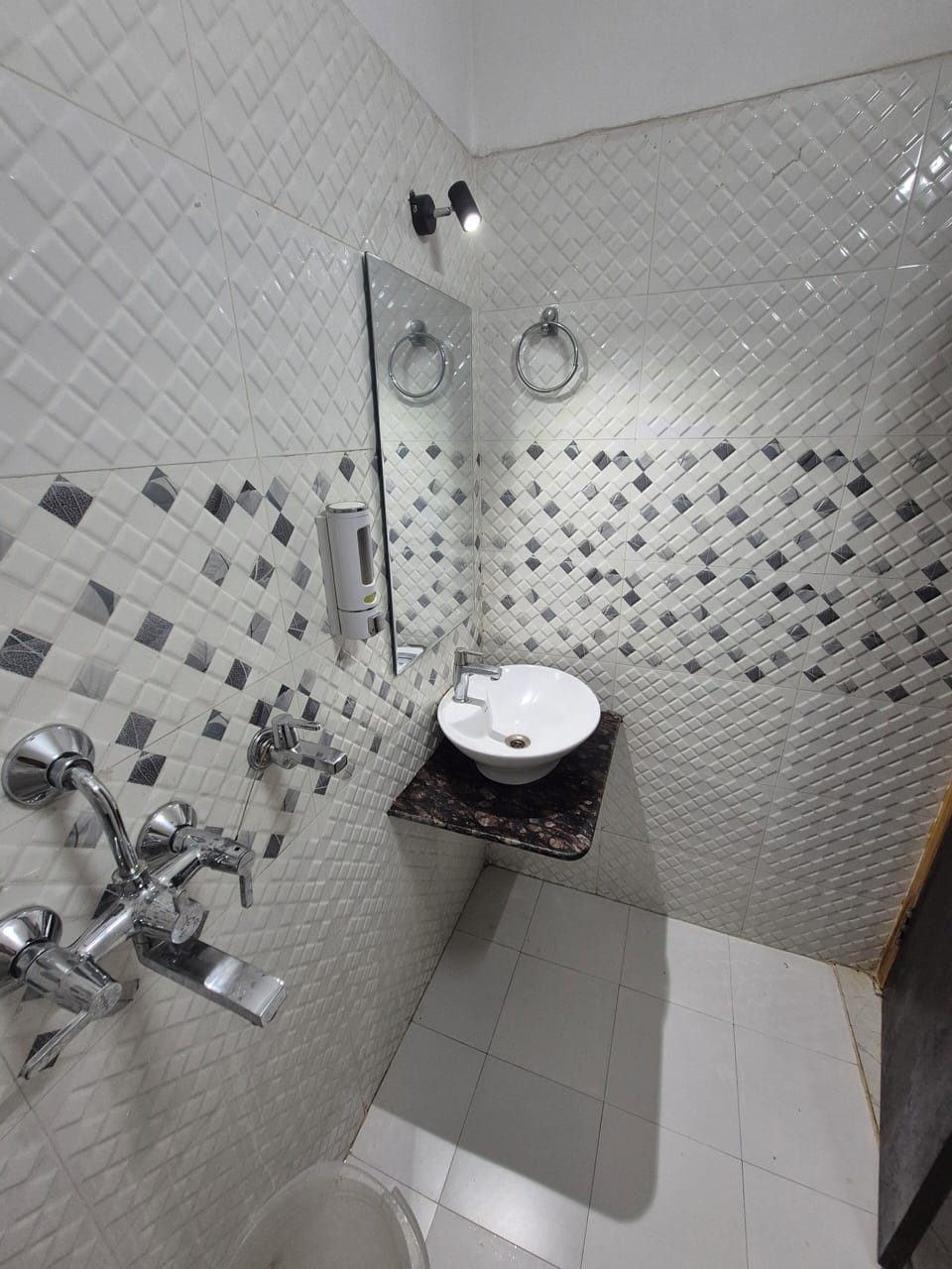Deluxe Room | Bathroom