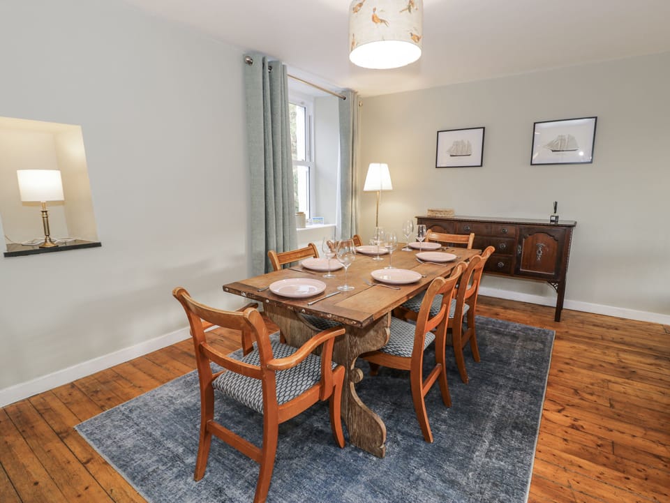 Cottage | Dining