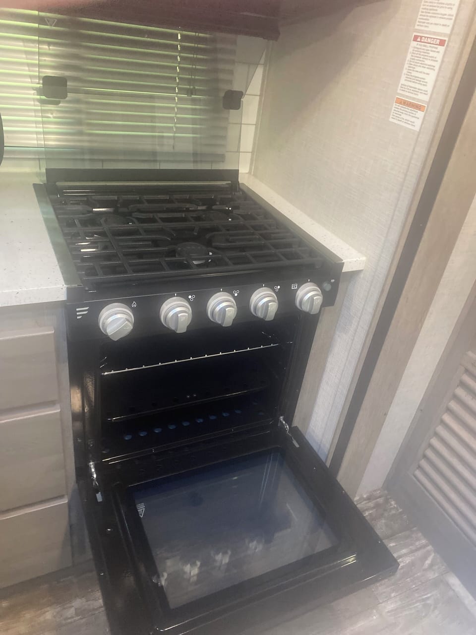 Gas stove and oven