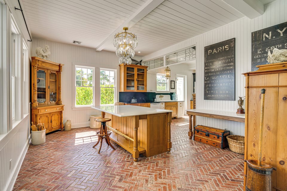 Kitchen | Trash Bags/Paper Towels | 1st Floor