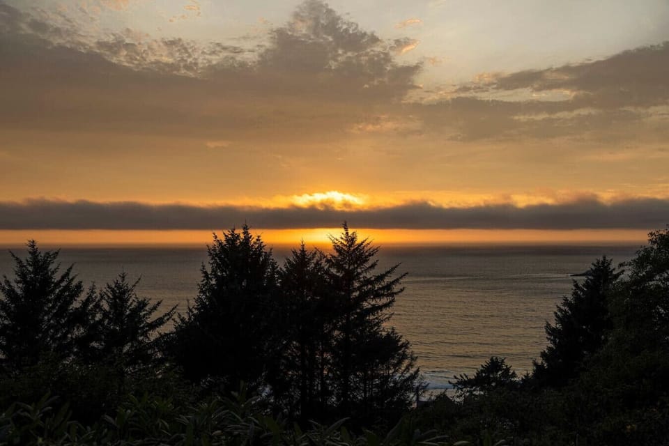 End your day with breathtaking sunsets over the Pacific, right from the property. The ever-changing colors of the sky create unforgettable moments to share with family and friends.