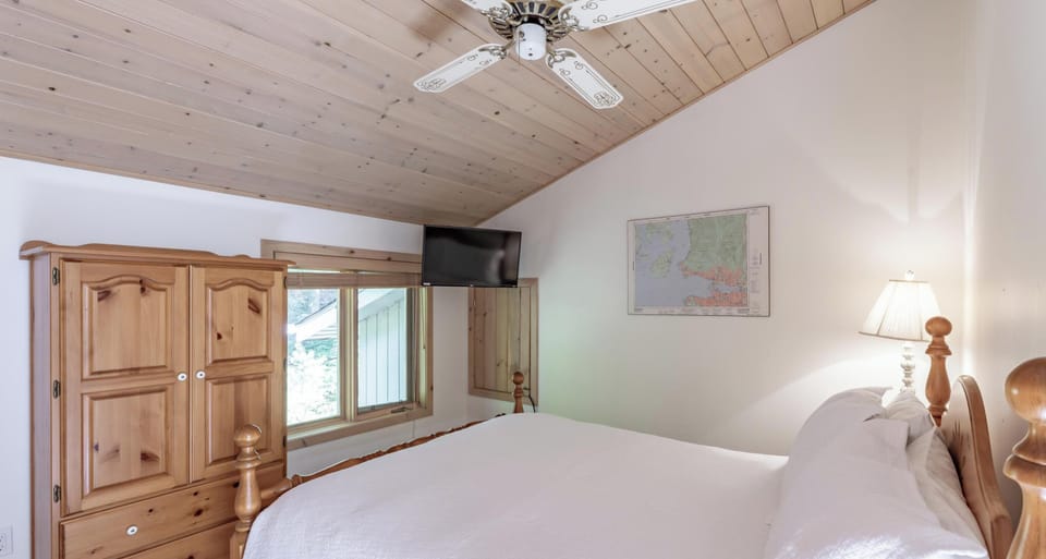 Bedroom 4 - Upper Level (2)