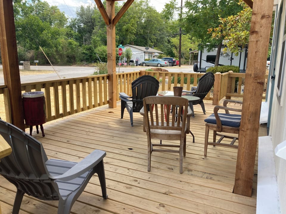 Common area deck, welcome to share with other guests