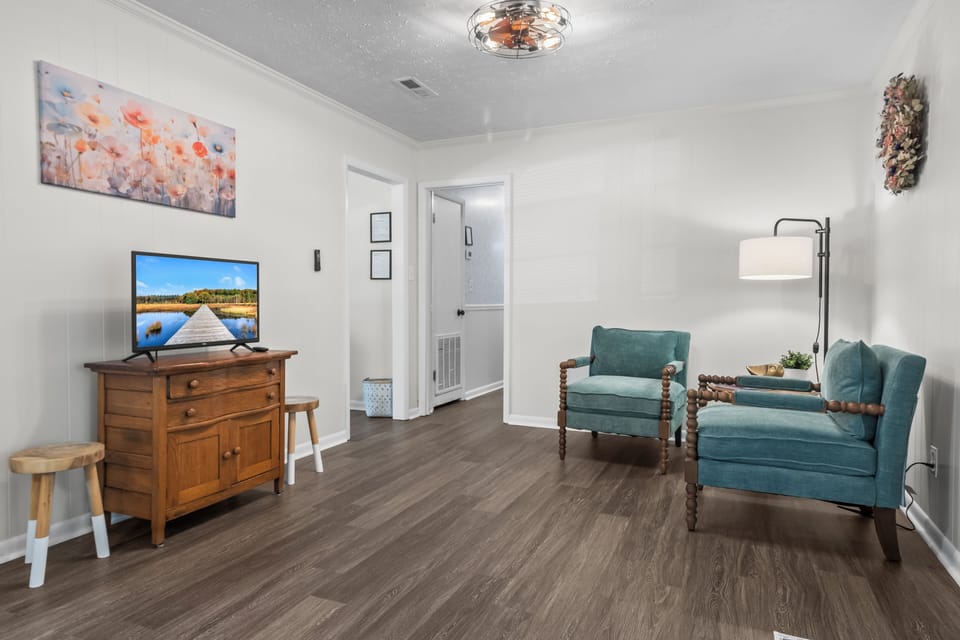 Sitting Area - Shared with Dining Space