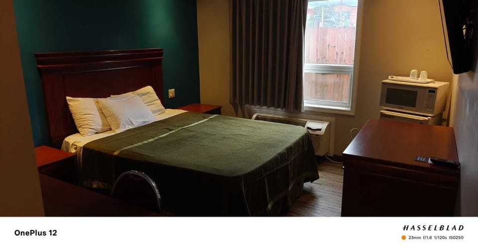 Deluxe Single Room, Non Smoking | Desk, WiFi (free)