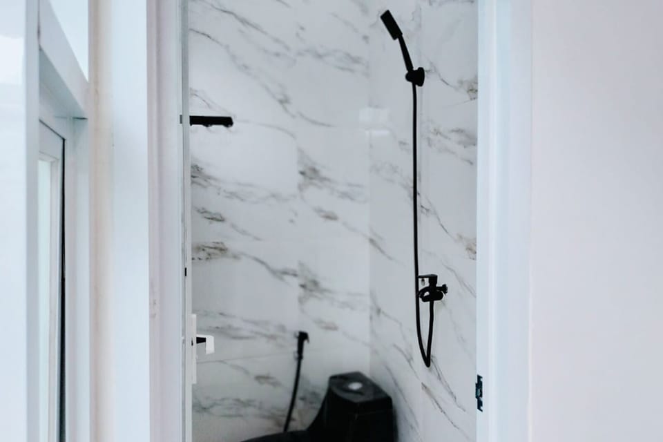 Superior Double Room | Bathroom | Shower, bidet
