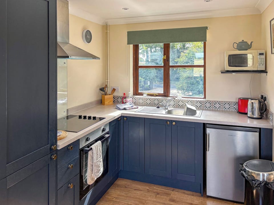 well equipped kitchen area | Rose Chalet - Framlingham Retreats, Framlingham