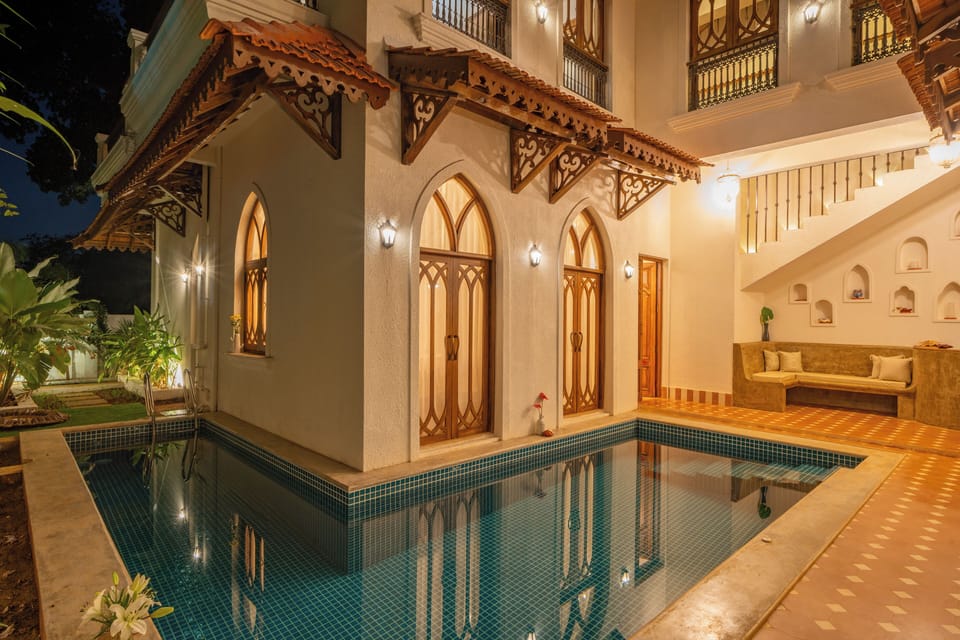 12 outdoor pools