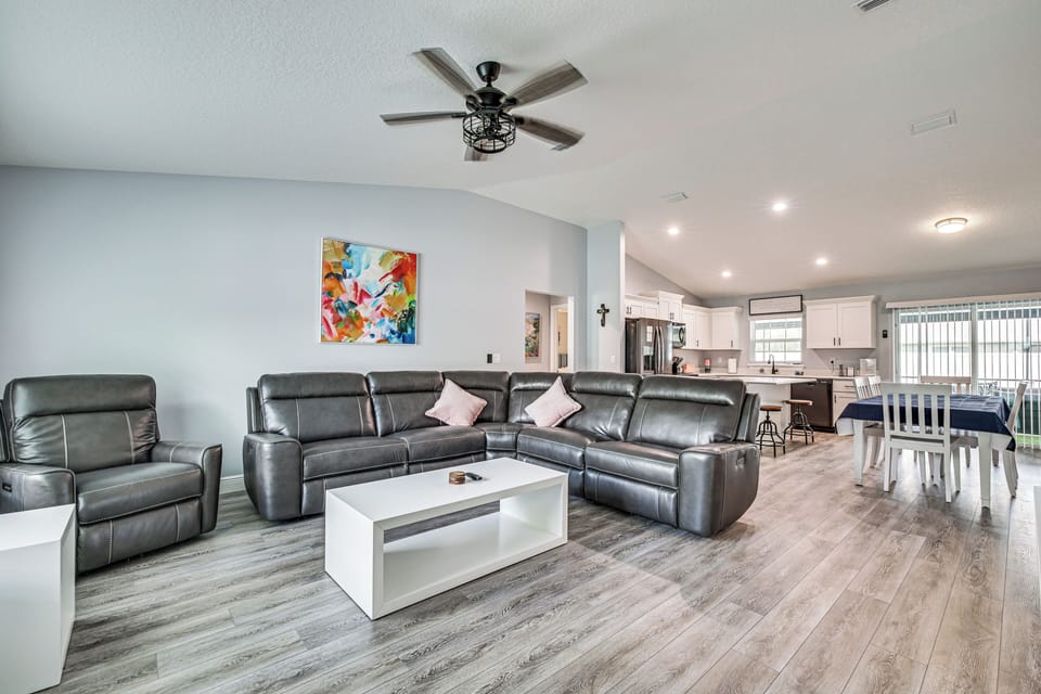 Living Room | Smart TV | Free WiFi