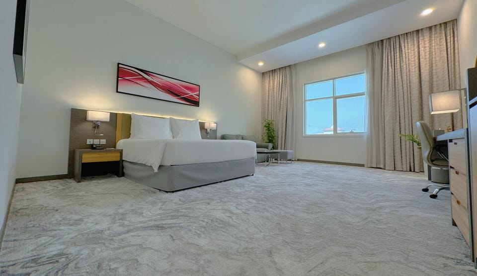 Junior Suite | In-room safe, soundproofing, iron/ironing board, WiFi (free)